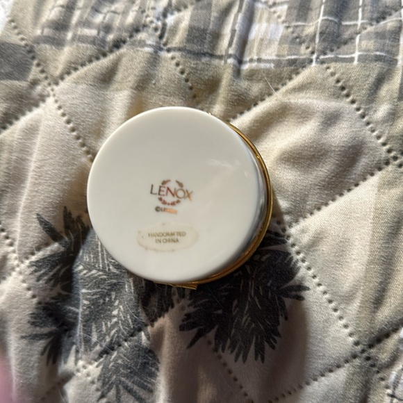 Small Lenox holiday trinket box - Picture 4 of 4